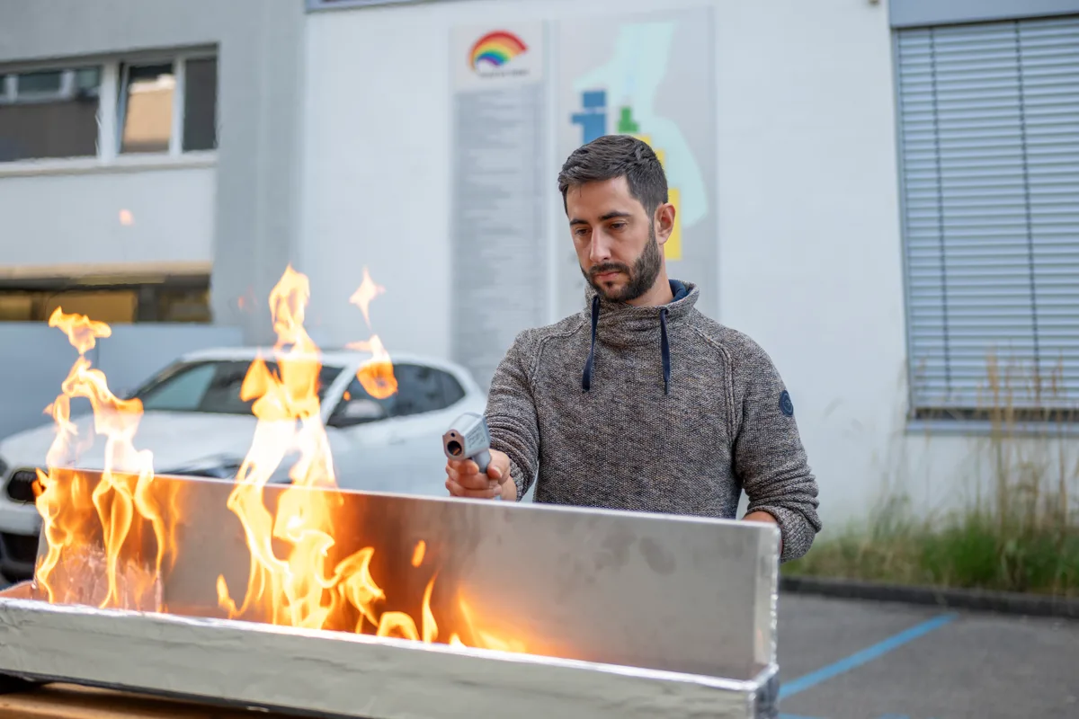 Es ist Pyrotechnik in einem Test zu sehen.